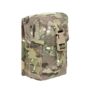 Warrior Medium General Utility Pouch i MultiCam set skråt med MOLLE-webbing på siden