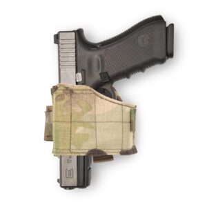 Warrior Universal Pistol Holster venstrehånd i MultiCam med pistol (eksempel – pistol medfølger ikke)